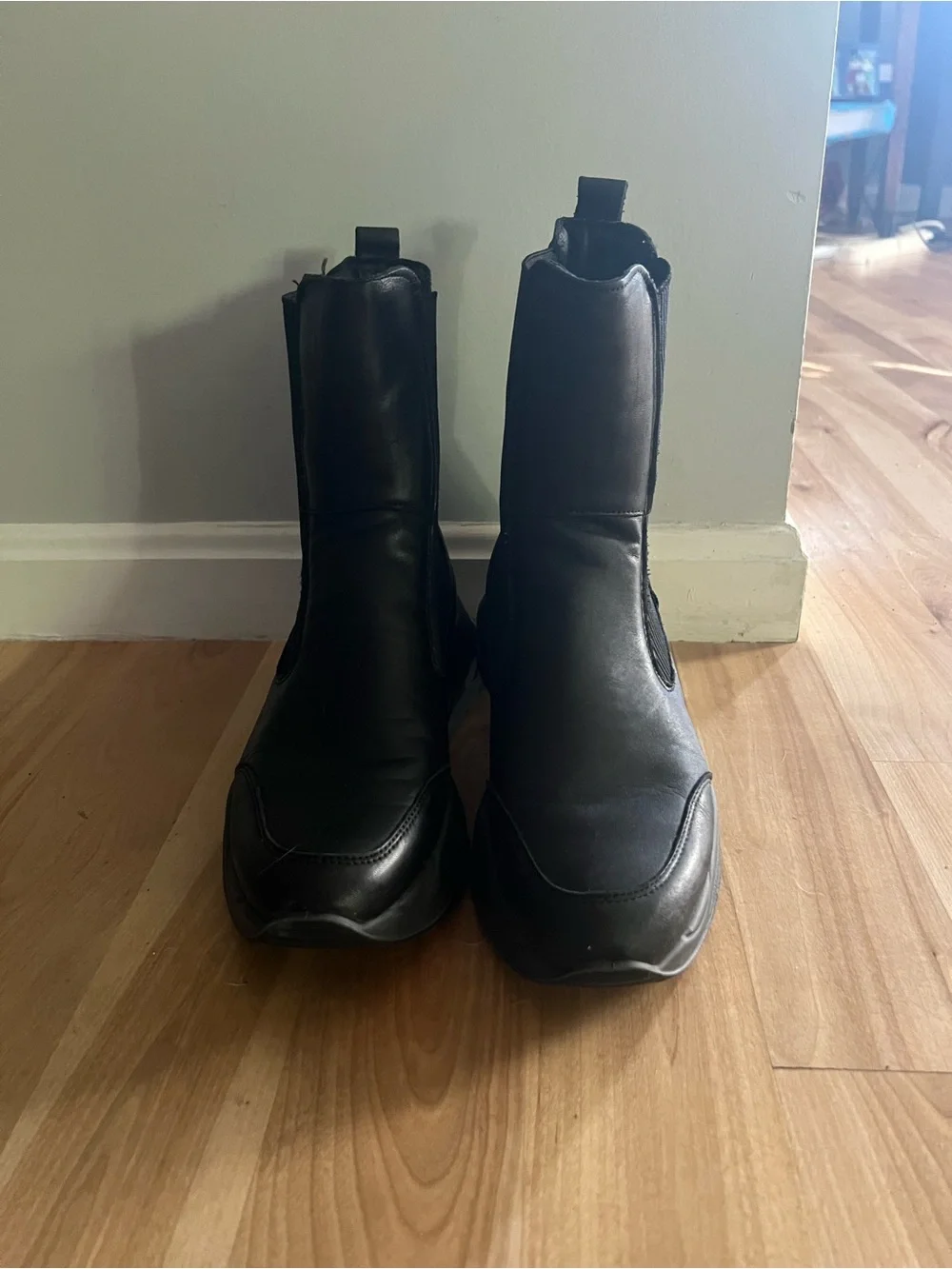 Women's Black Platform Chelsea Boots with Ribbed Elastic Panels